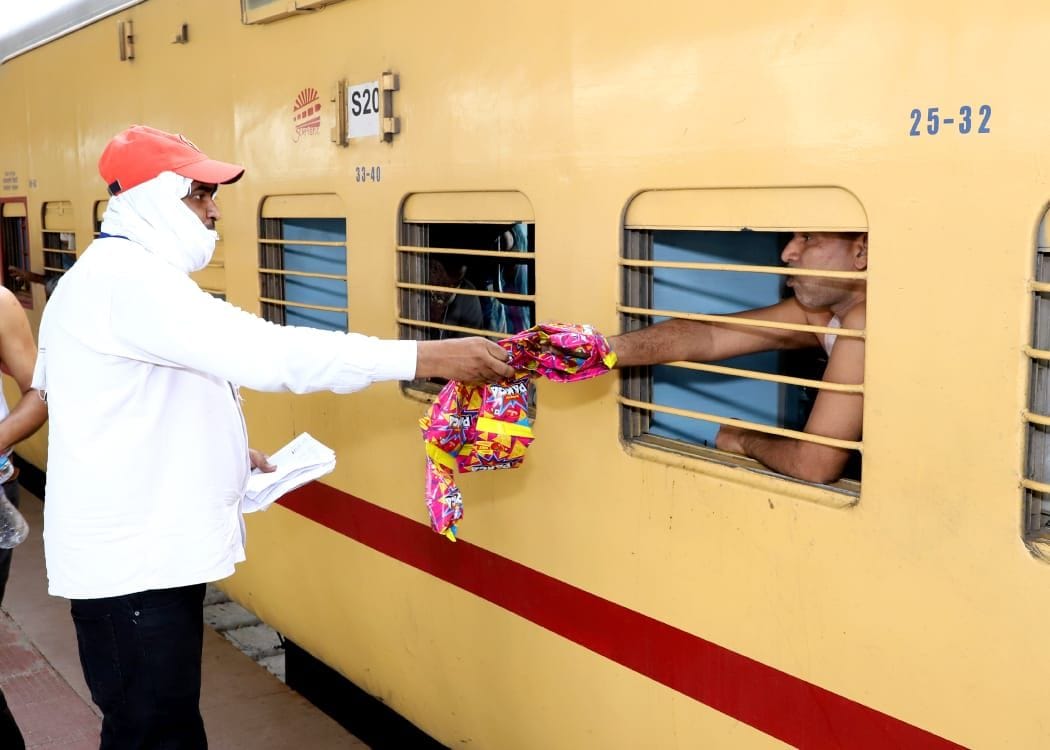 up labor not fond food in maharashtra