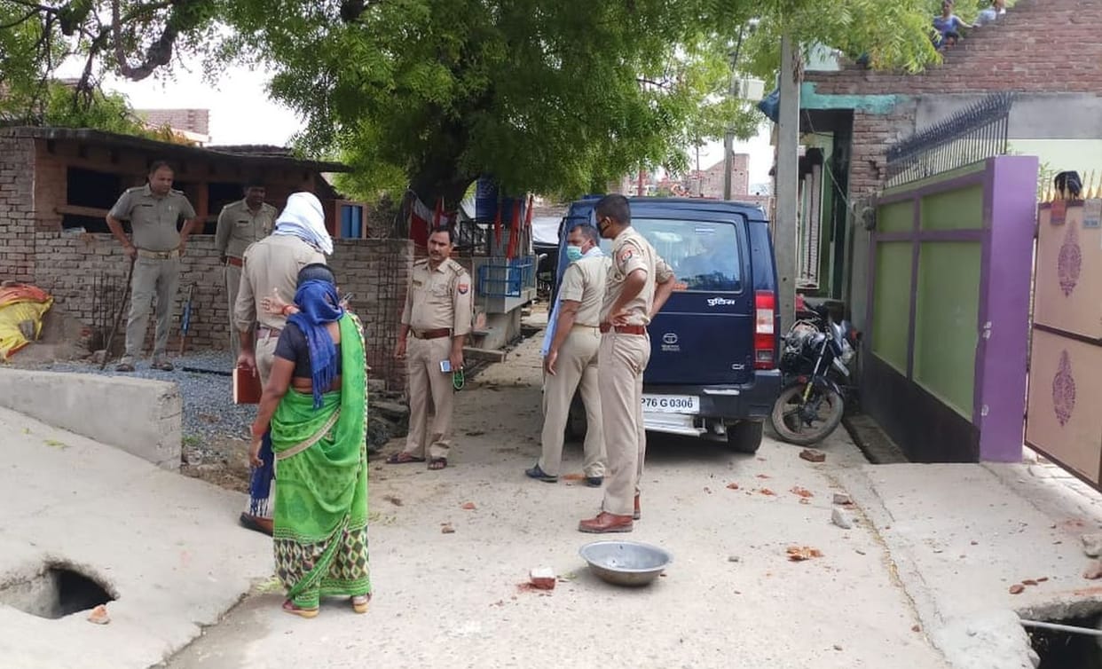 farrukhabad crime news stone throw