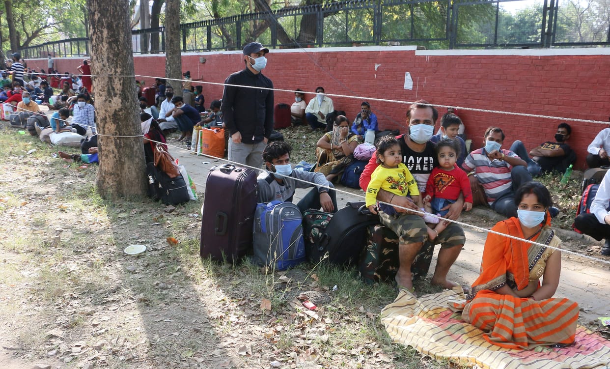 Mass rush of migrants to visit Sultanpur, medical screening of 2932