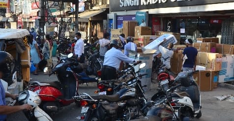 Shops opened without roster, crowds also started, Kotwal sent notice