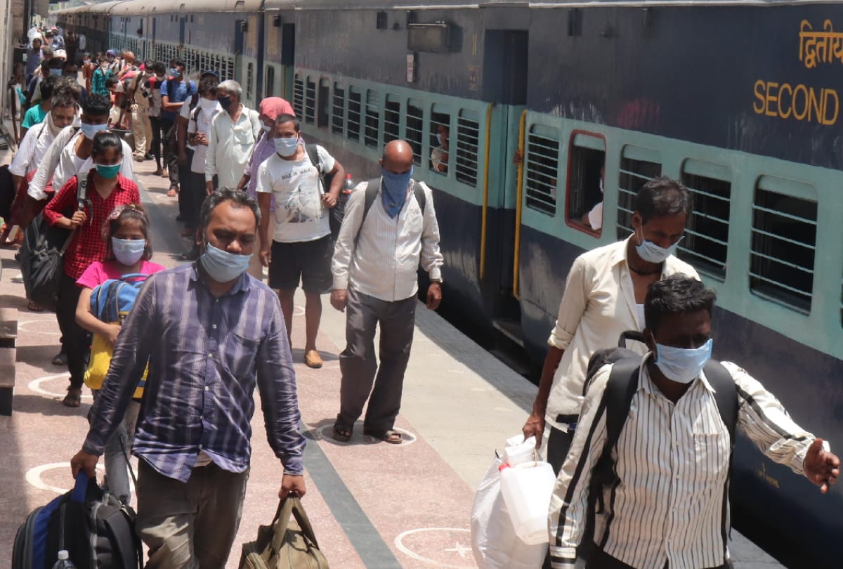 shramik special train arrived in gorakhpur junction with 10577 migrant workers