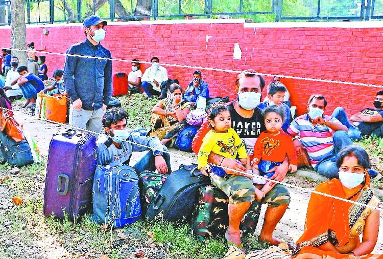 Coronavirus, Lockdown, Chandigarh Administration Sent Migrant Workers from Bapudham Colony