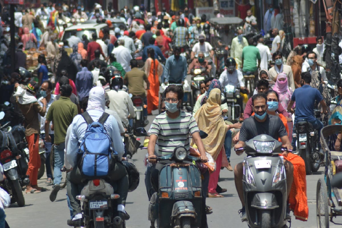 Muzaffarnagar, Uttar Pradesh Lockdown 4.0 Latest News Update Today, crowds of people gathered in the markets after opening of all shops in district