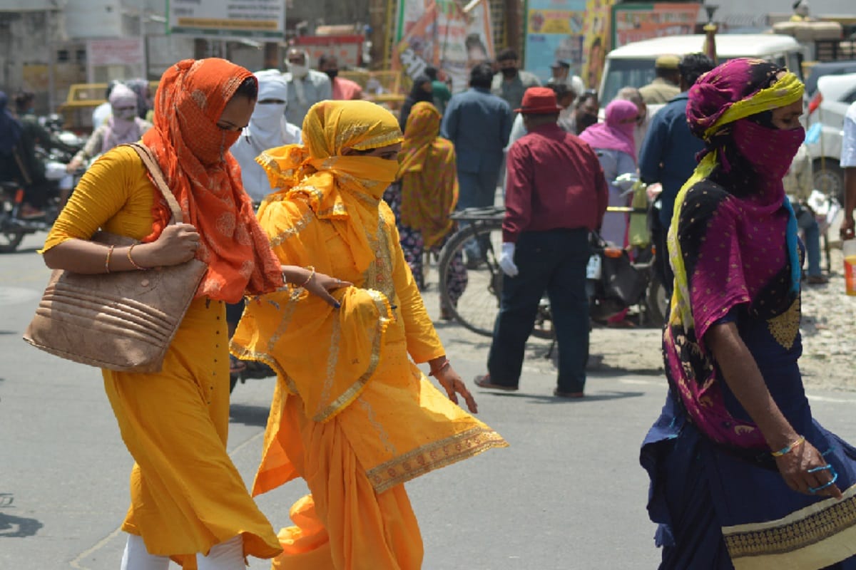 Muzaffarnagar, Uttar Pradesh Lockdown 4.0 Latest News Update Today, crowds of people gathered in the markets after opening of all shops in district