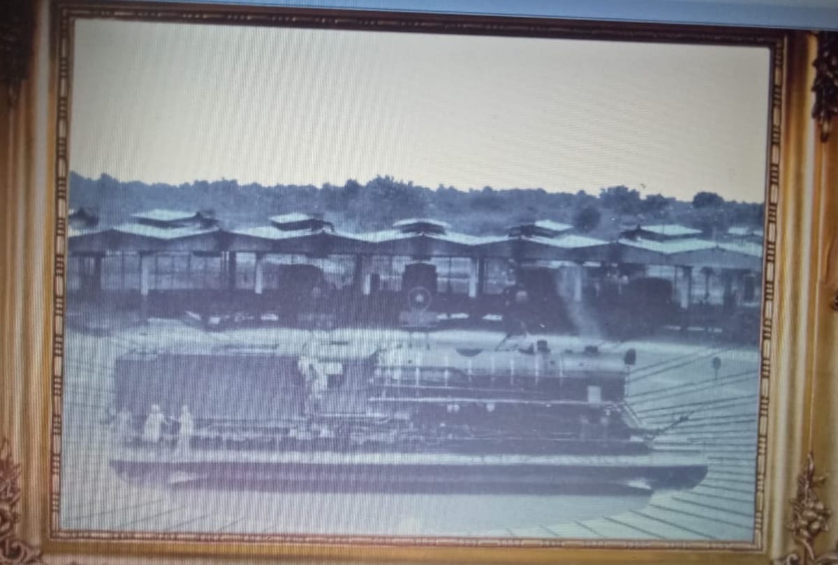 engine and saloon rotate with handle in Railways after 150 year