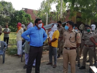 Pratapgarh: Villagers angry over the beating of women from the beating, caused a ruckus, ran to the police