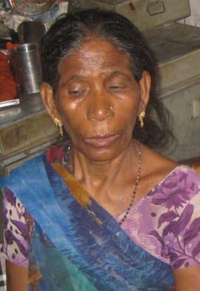 Pratapgarh: Villagers angry over the beating of women from the beating, caused a ruckus, ran to the police