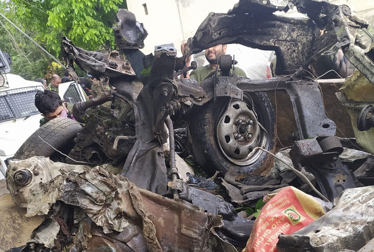 IED recovered in Car in Avigund Rajpora South Kashmir Pulwama district jammu kashmir
