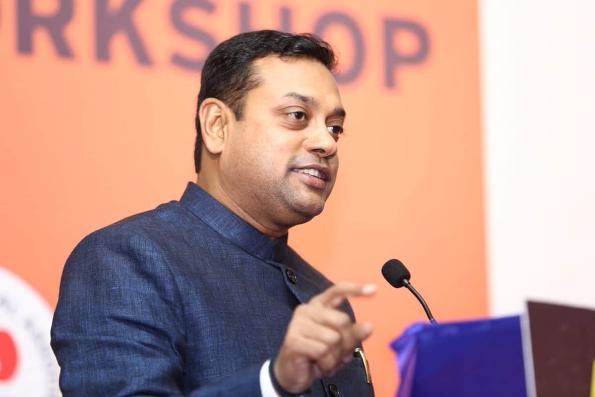 CRPF Attack BJP Leader Sambit Patra And vishal dadlani Argument On Social Media