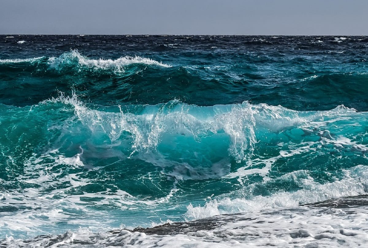 why sea water is salty but rivers flowing into it are not
