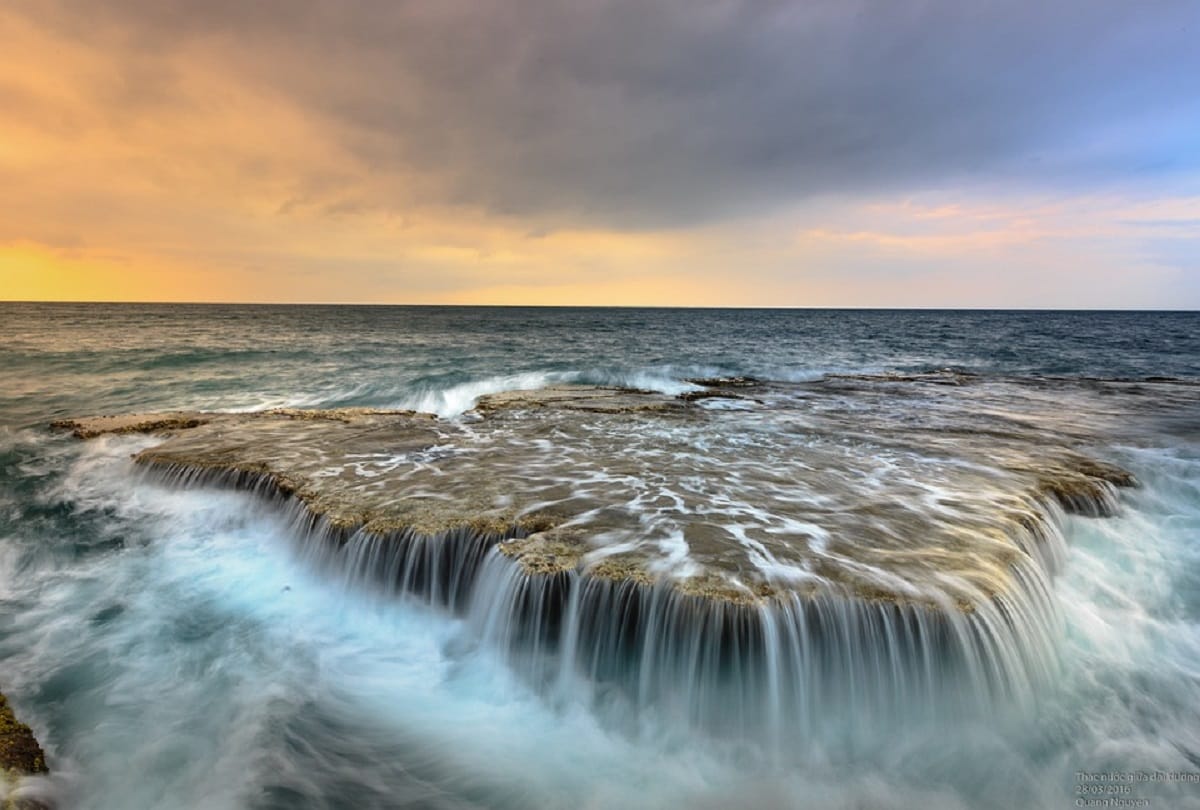 why sea water is salty but rivers flowing into it are not
