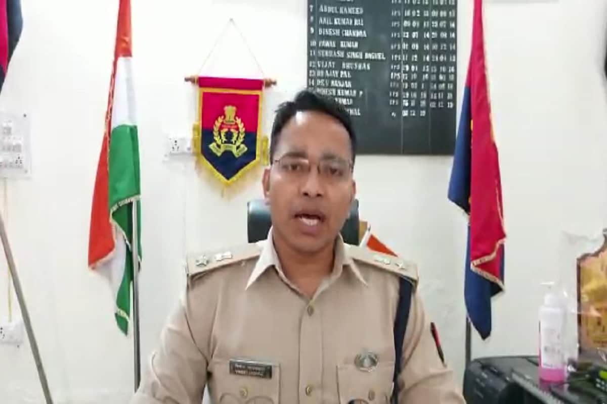 The villagers have attacked on police team and three policemen injured including two sub inspector at Shamli