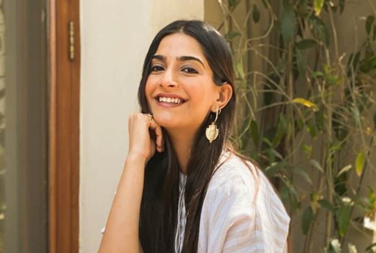 when sonam kapoor trolled for green and pink heavy gown