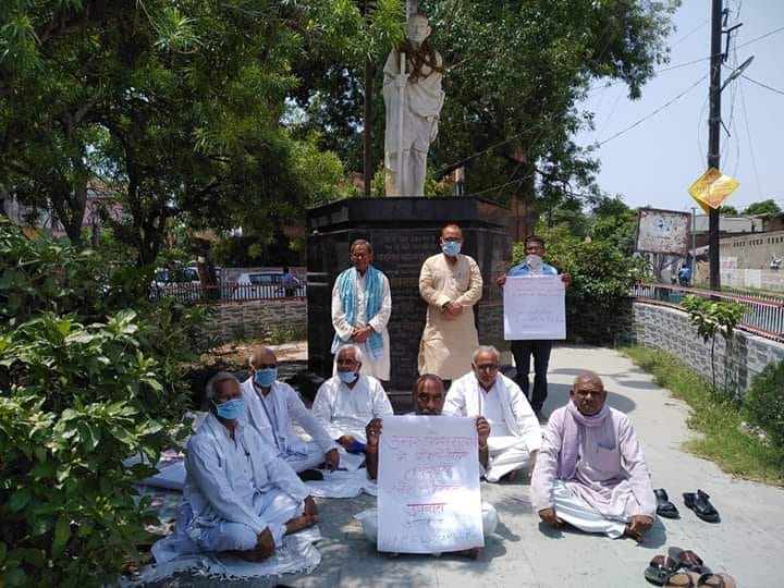Teachers keep fast in protest against harassment