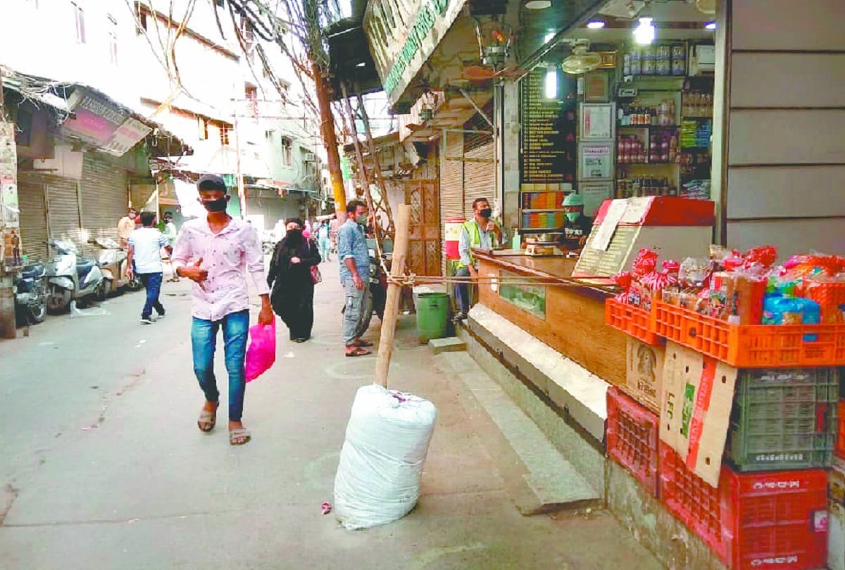 Shops are opening in two shifts in Chitlikabr market