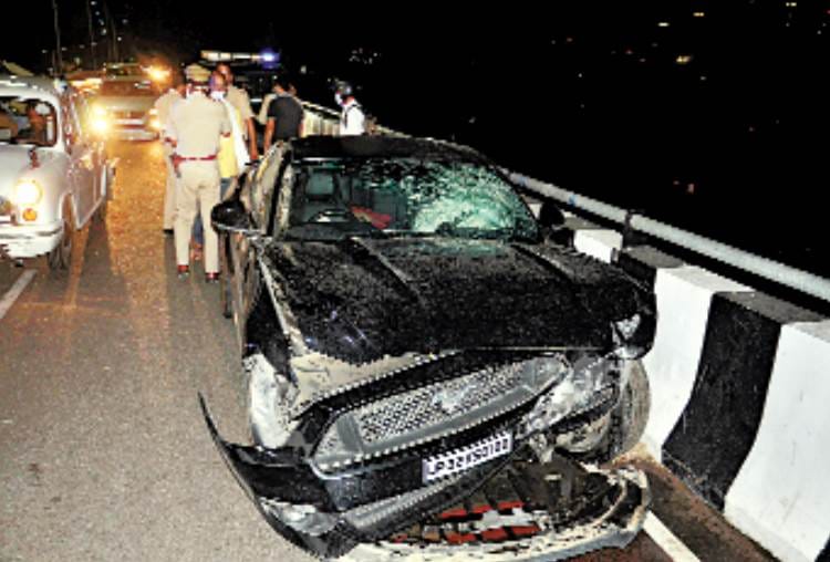 cricketer akshdeep' car met to an accident in lucknow