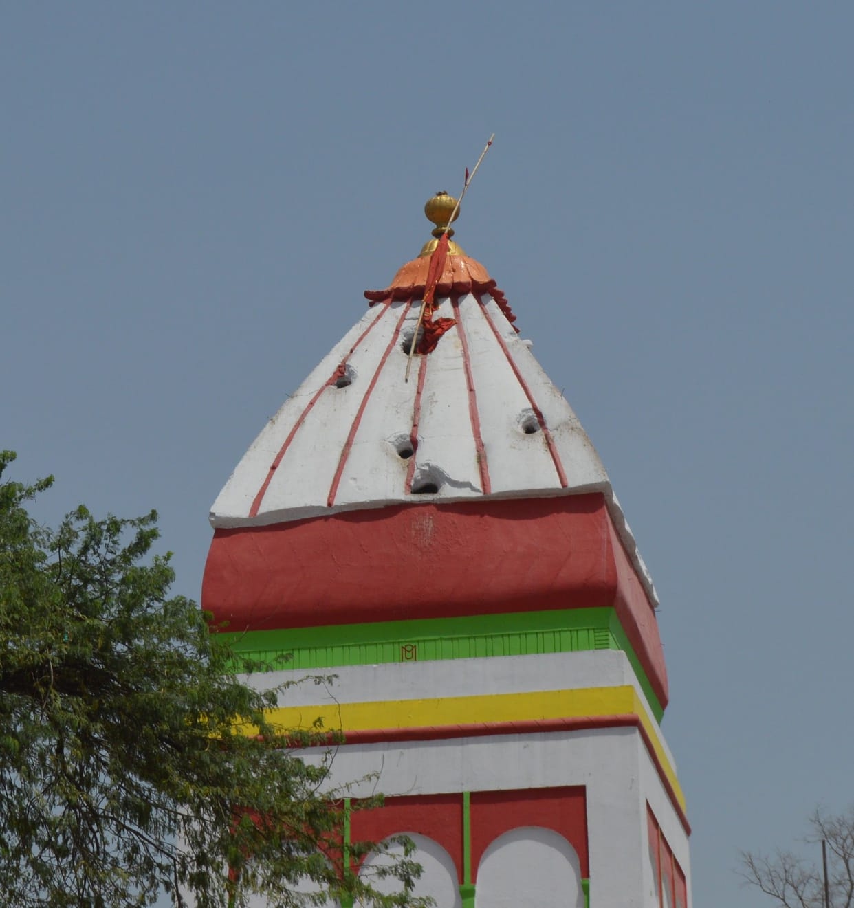 Hathras: The rampart of the ancient temple of Shri Dauji Maharaj located in the fort complex, the accident averted