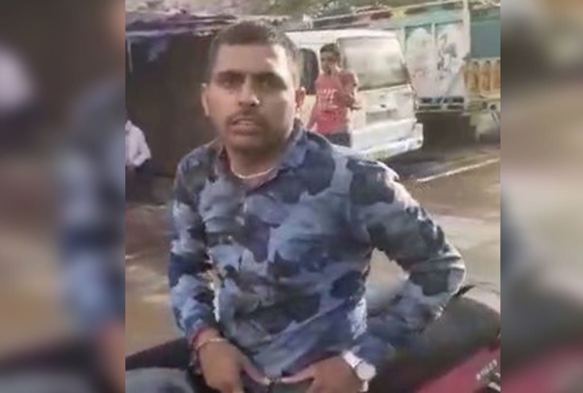 Up Police Constable Dispute At Shops During Lockdown of Corona Virus