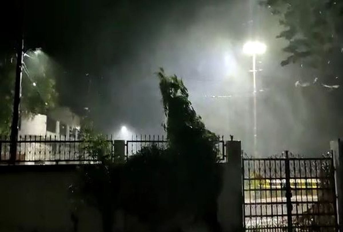 three killed after storm and rain hit agra