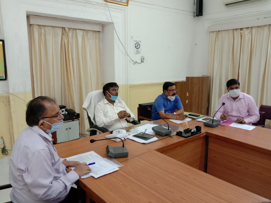 District collector angry over low progress of Kisan Credit Card