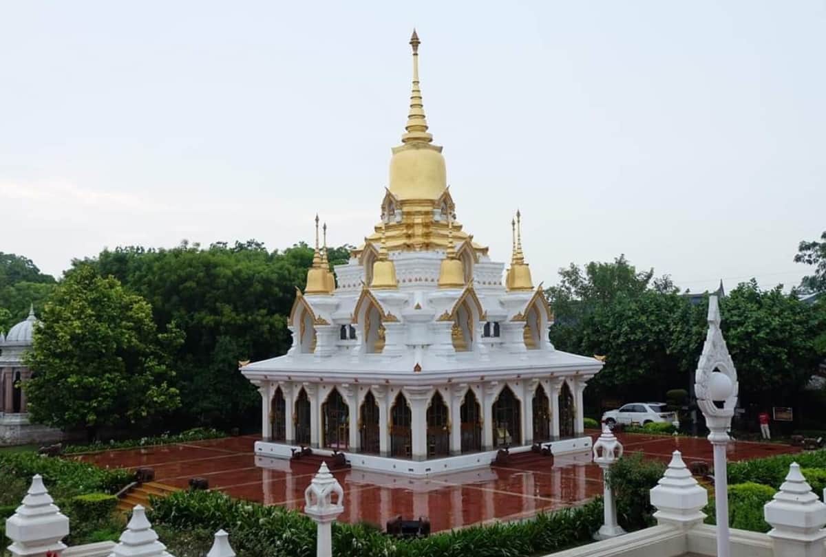 Where Siddhartha had renounced the royal clothes, that place is still in the exile