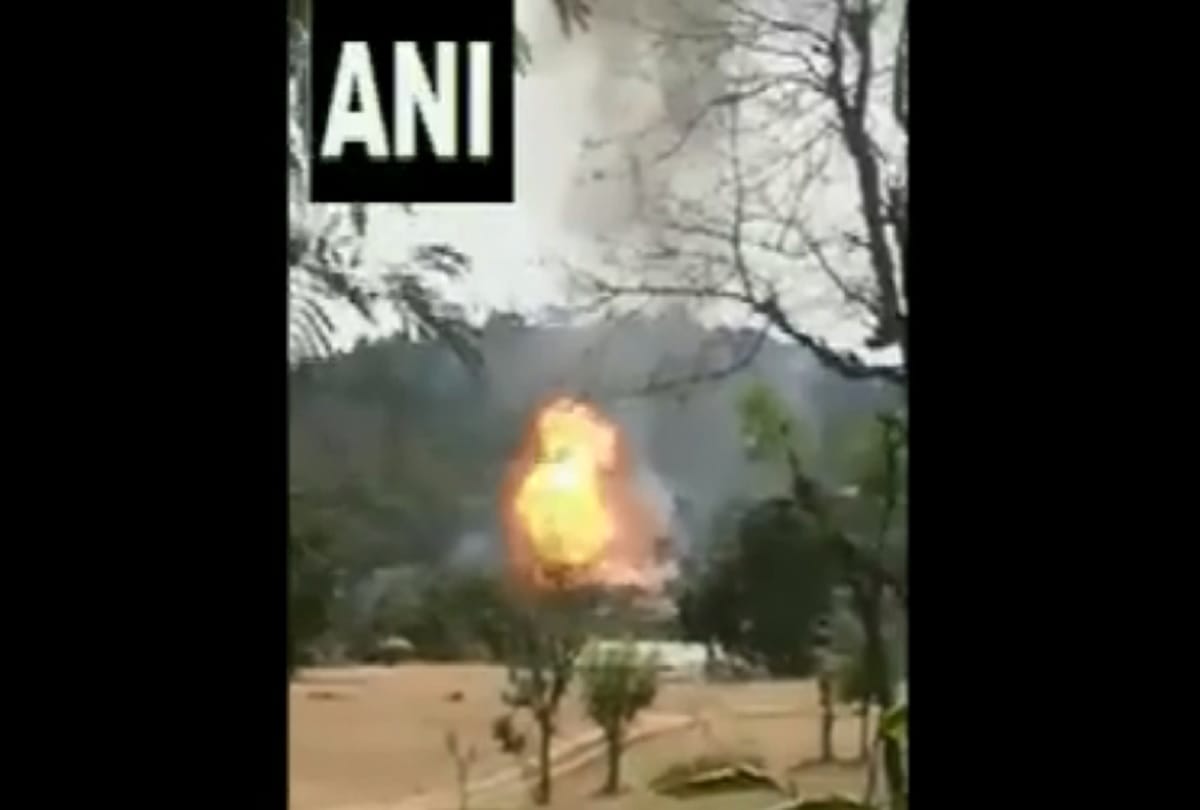 A truck carrying LPG cylinders caught fire on its way to Kashmir in Manthal area of Udhampur district