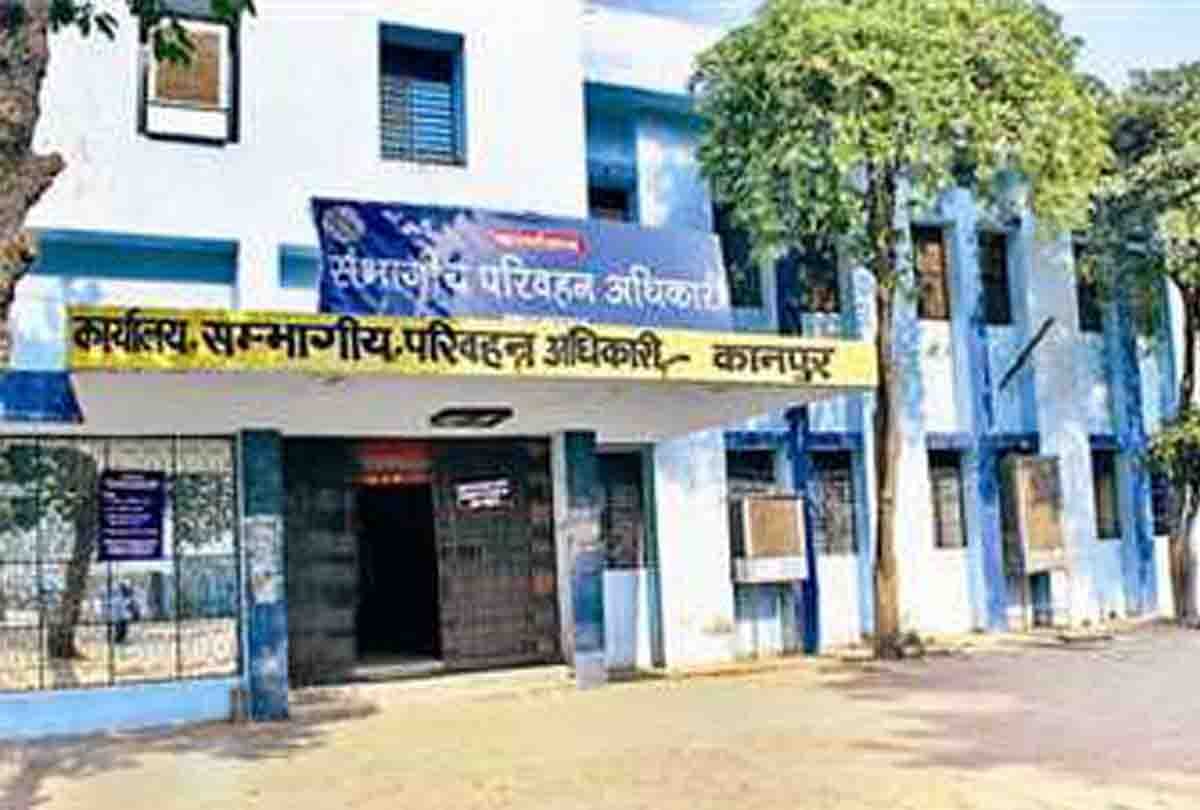 Kanpur : Rampage of license applicants in RTO office