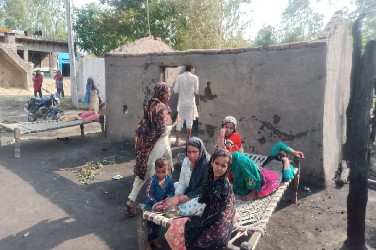 Amar Ujala Spacial Story, Many houses burnt and water is problem in thirty years in rural area at Saharanpur