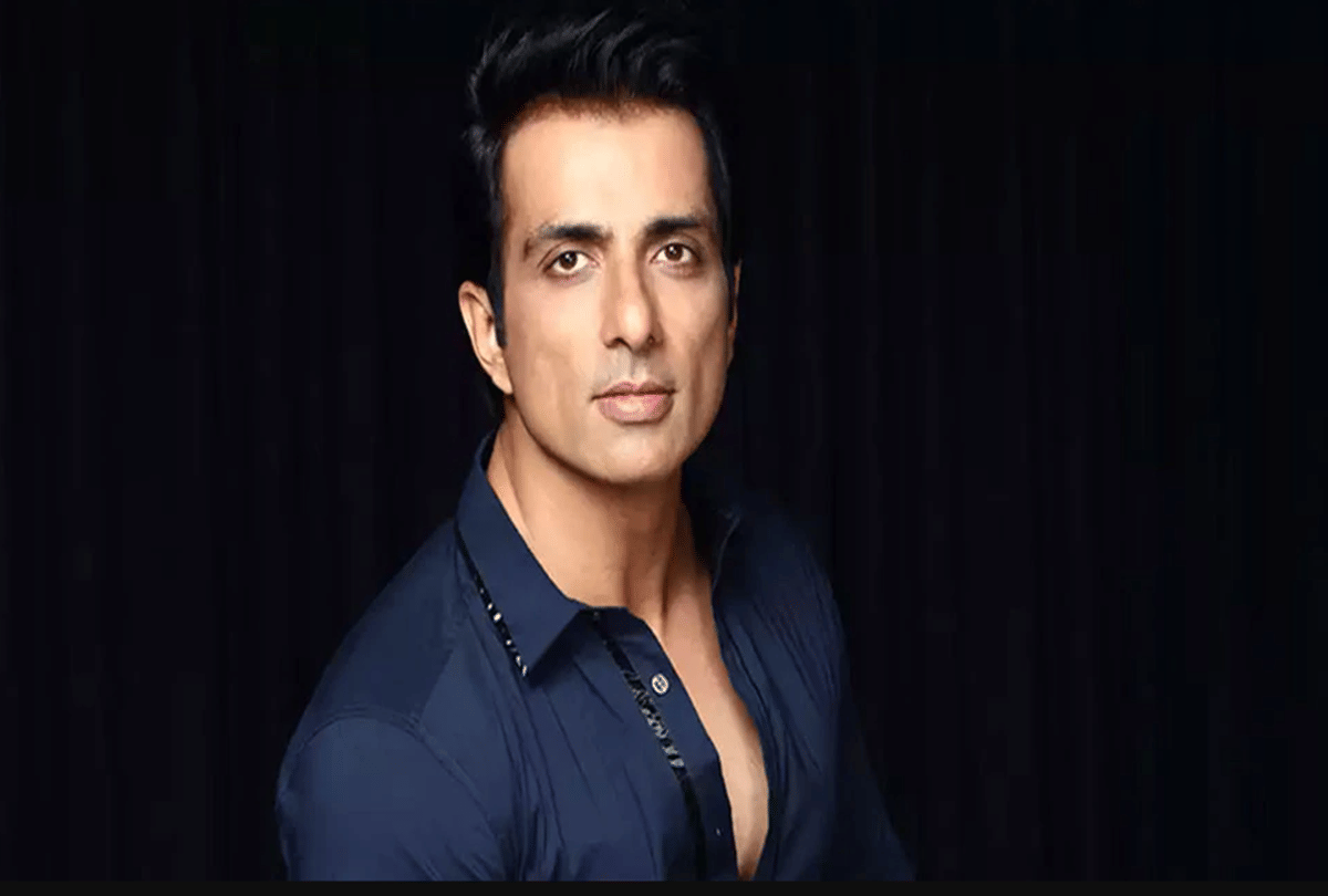 sonu sood reaction after a man sung a song for him
