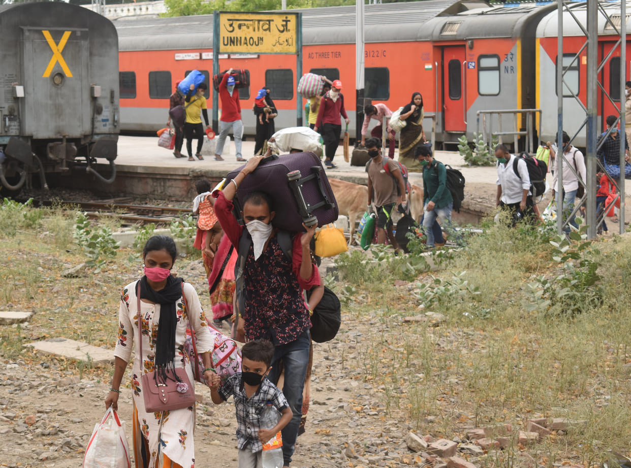 1810 workers arrived in train from Punjab