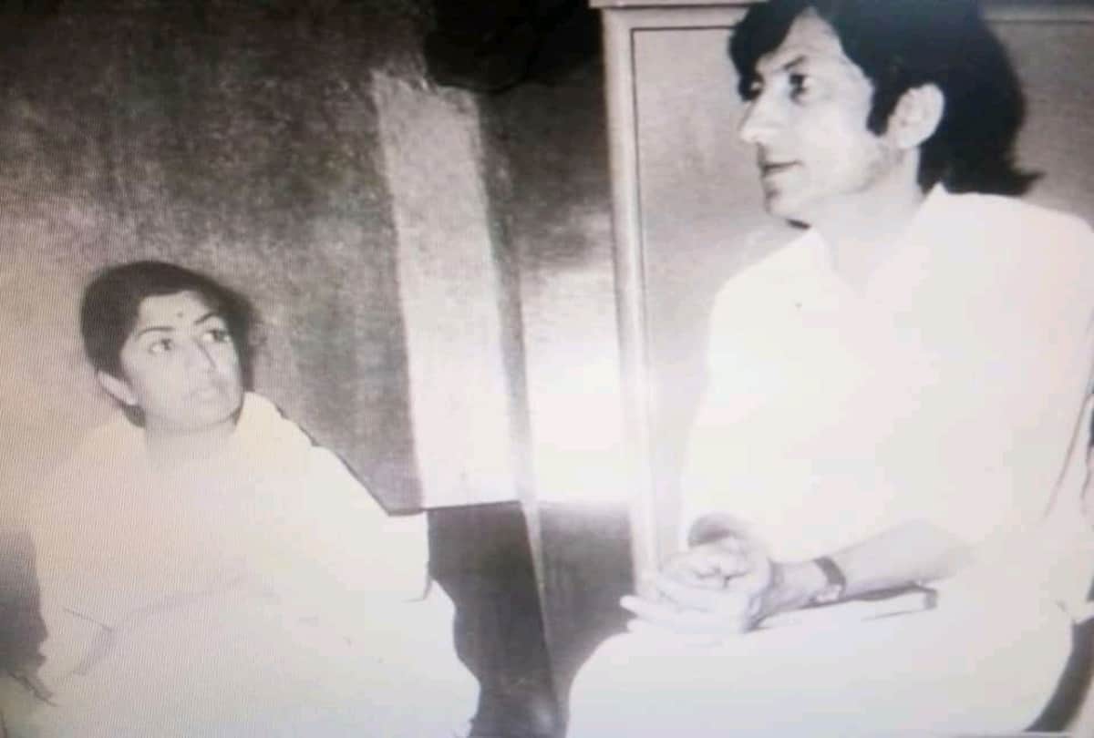 Veteran lyricist Yogesh Gaur passed away know his best Songs