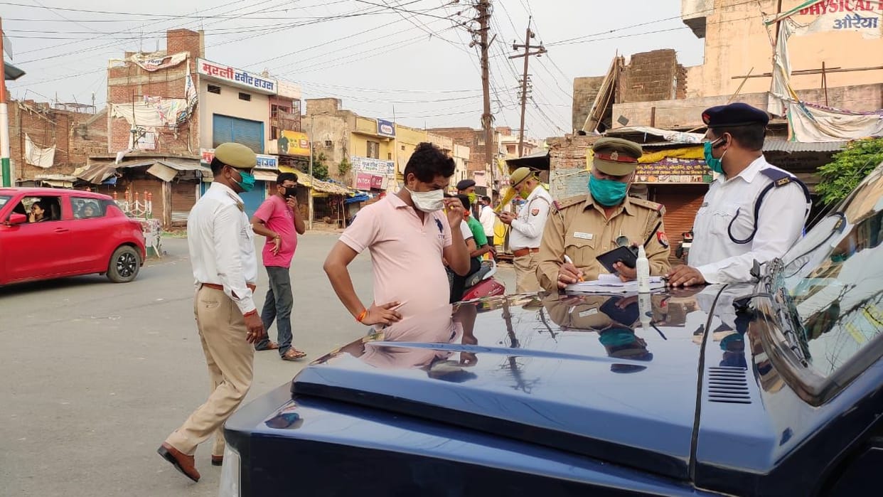 Challan of 50 vehicles, fine of Rs. 1800
