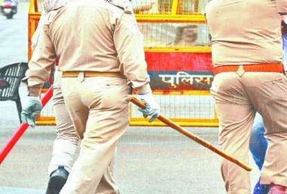 Inspector and constables beat vegetable seller in shahjahanpur