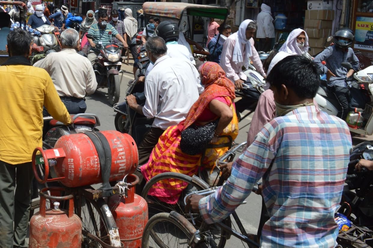 lockdown, croud, in market, mathura