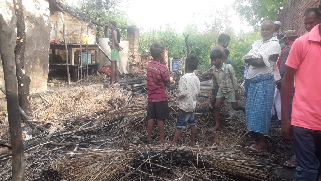 Five huts burned with fire