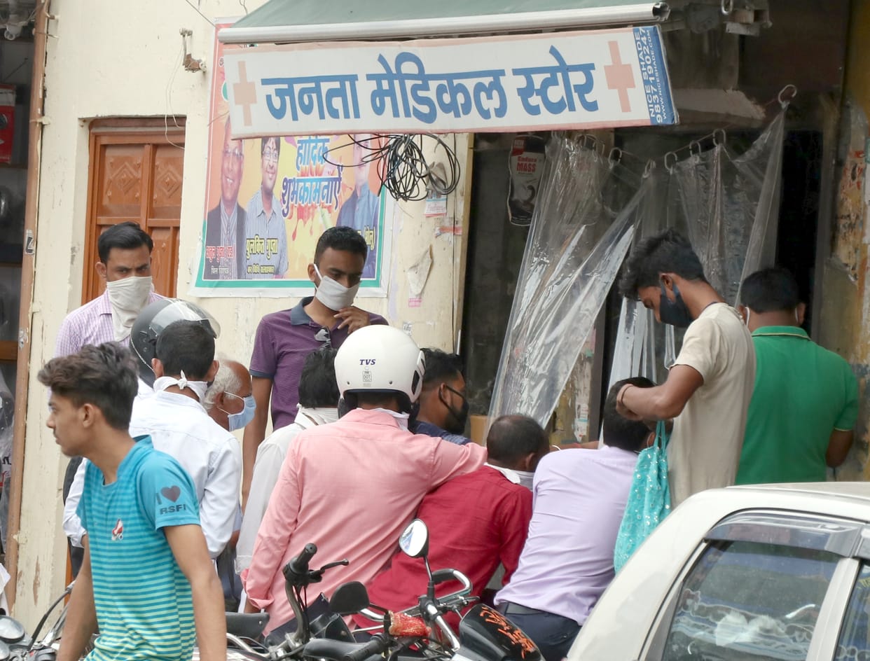 Crowds thronging the markets without wearing a mask