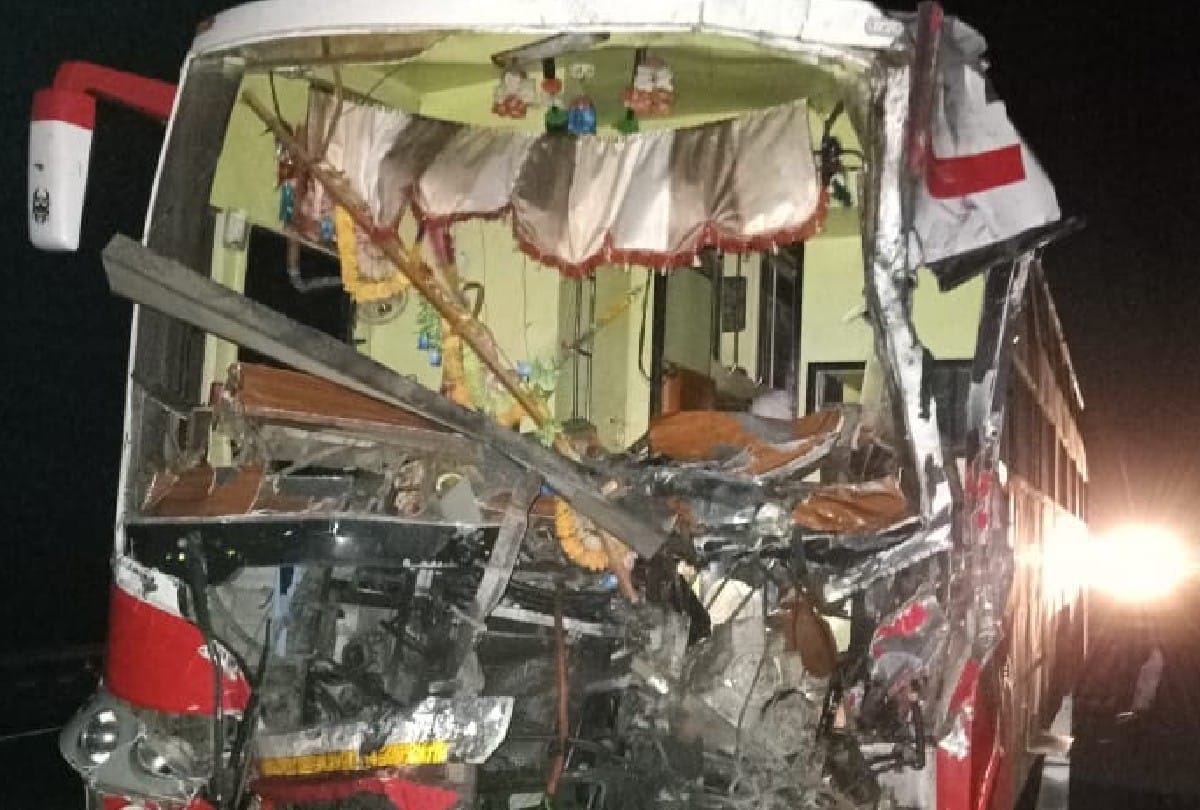 Double-decker bus crashes on Agra-Lucknow Expressway in Mainpuri