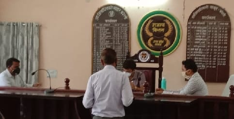 Lawyers cross-examined in court .. Clients gave hearings on the project outside
