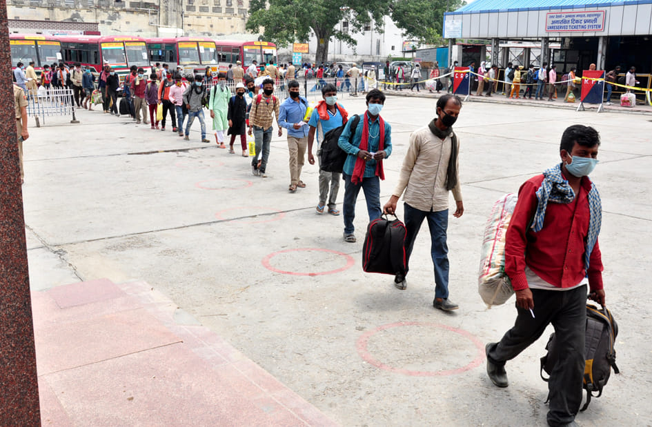 1264 passengers including madrasa students leave from labor special