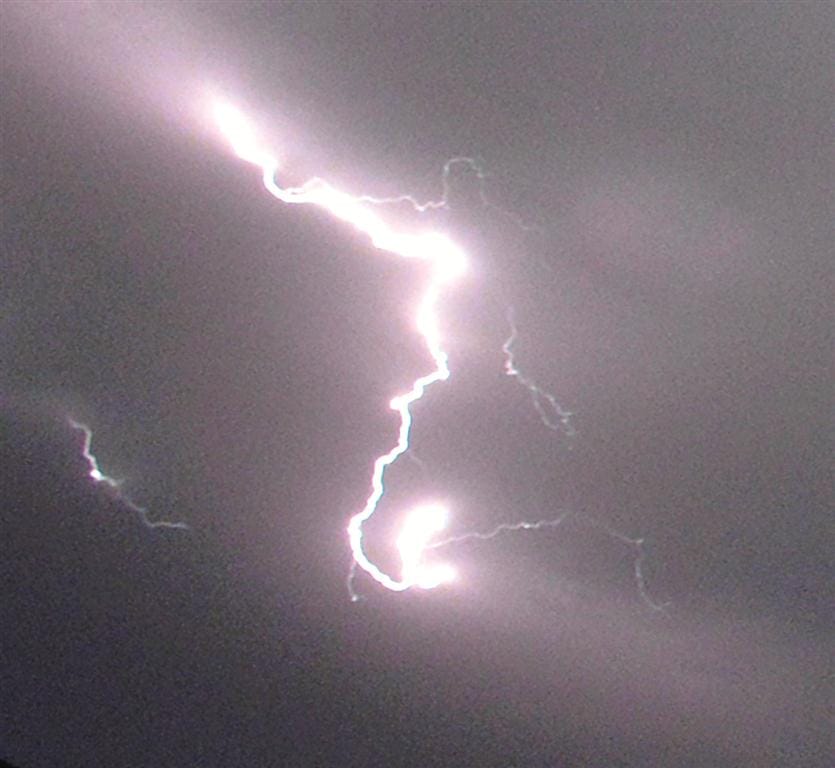 Chandauli: disaster struck in the sky, farmer died due to lightning, a scorch