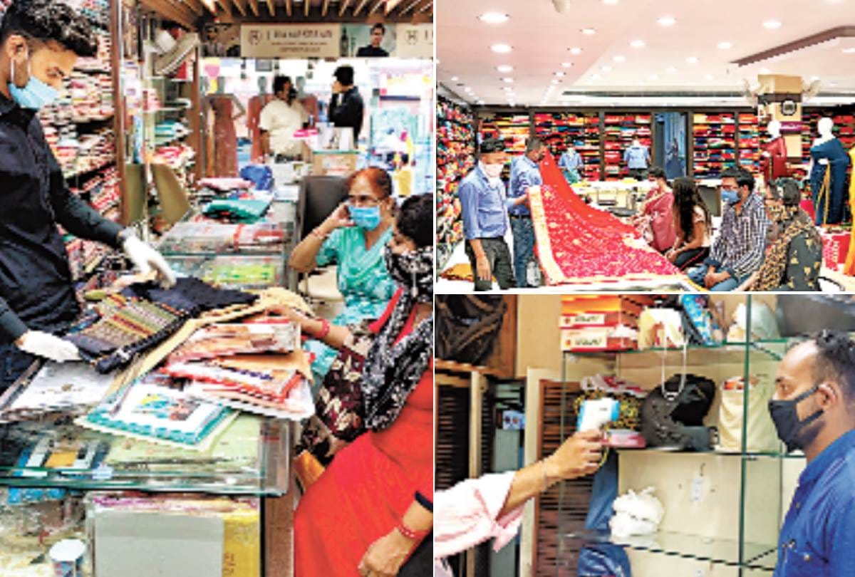 businessmen are helping customers who are coming for shopping