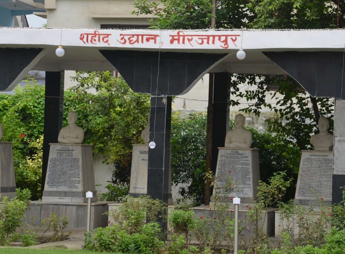 Martyr gardens have statues of martyrs in mirzapur up
