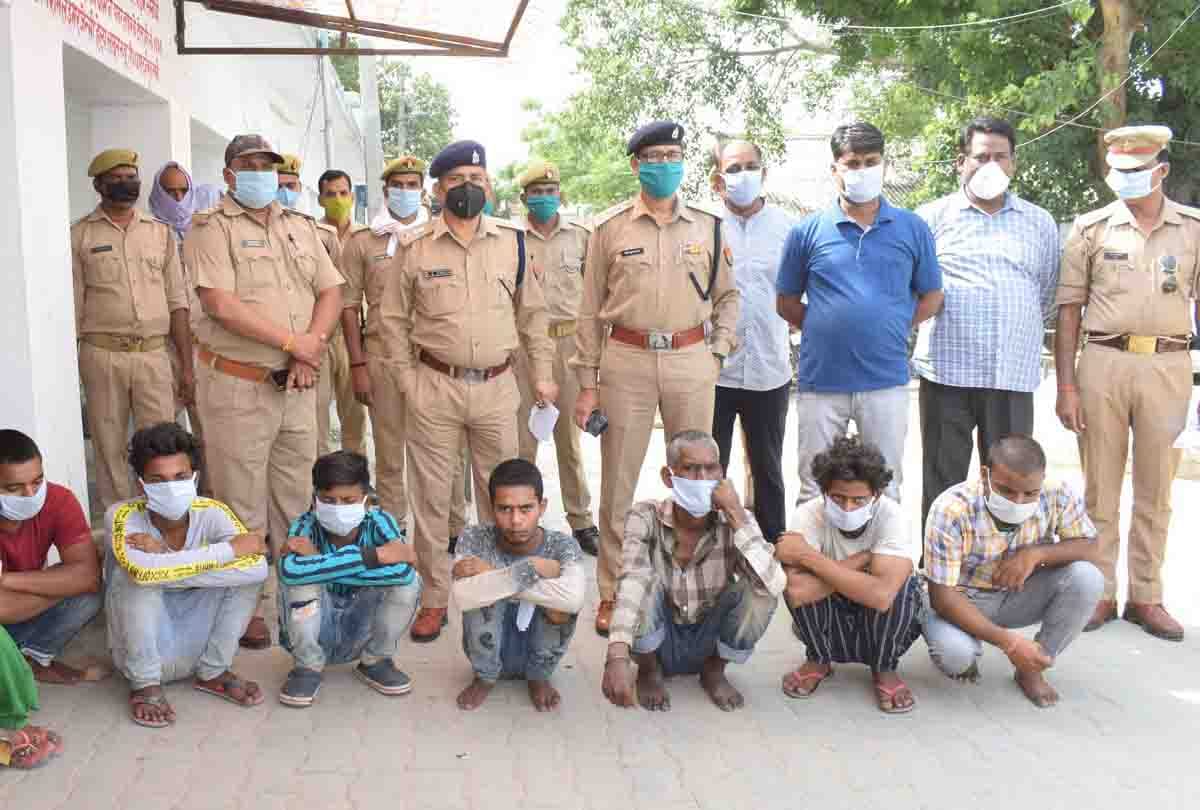 Hardoi : Stealing from the warehouse gold-silver and guns recovered, nine arrested