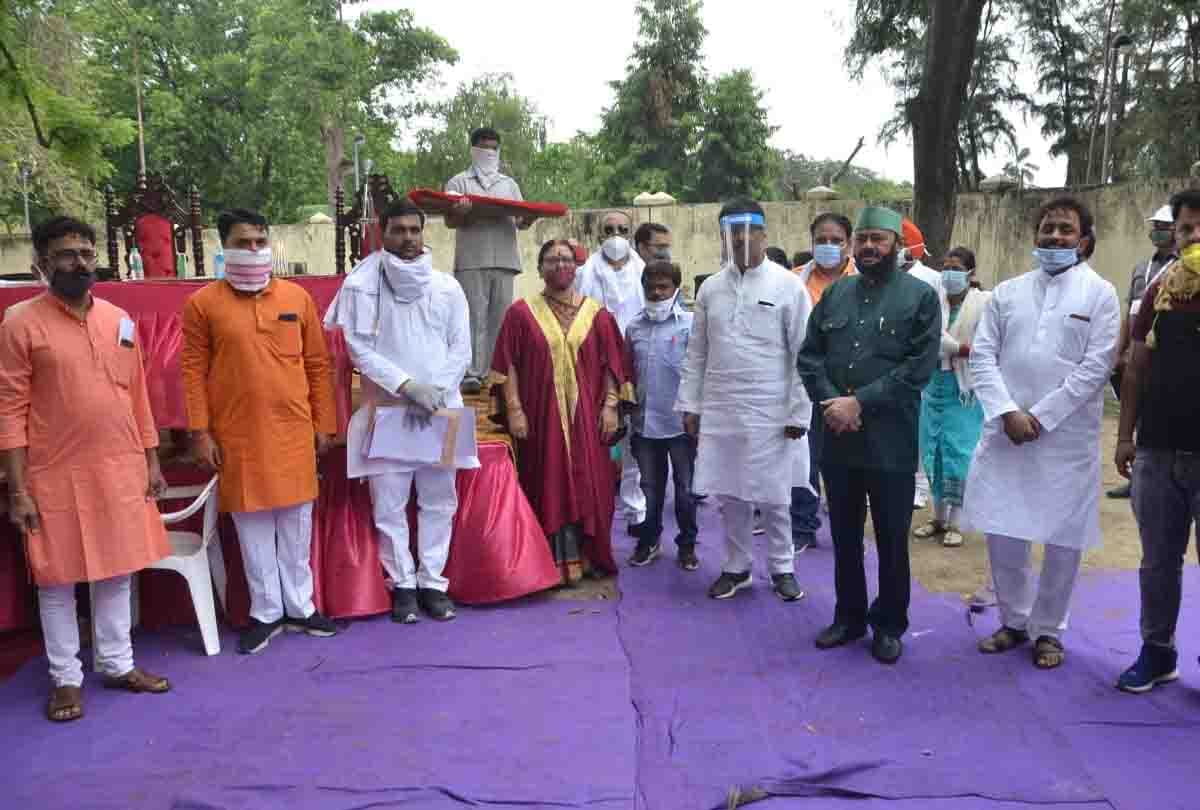 kanpur : Meeting of Municipal Corporation House held at ground, Social Distancing Forgot Councilor