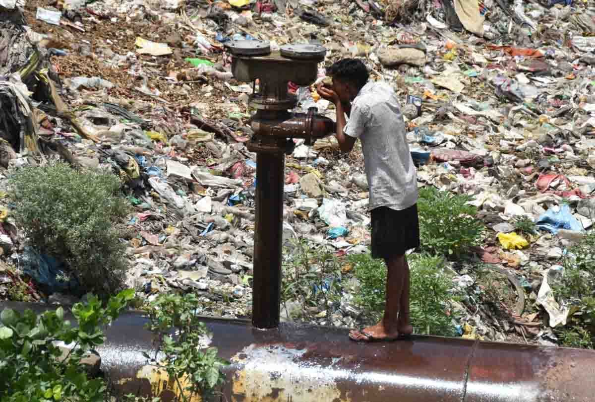 Kanpur: South area resident worked by storing water in pots