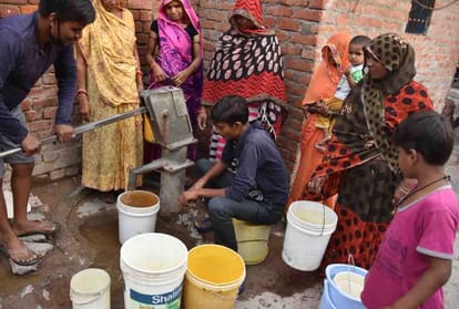 Kanpur: South area resident worked by storing water in pots