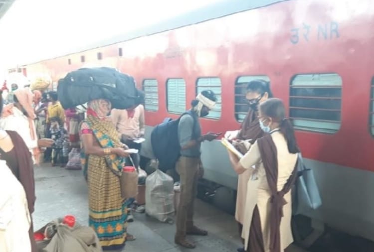 4.84 lakh Migrant returned to their home from Punjab via 375 special trains