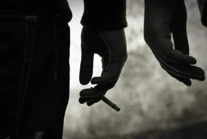 avoid smoking: a cigarette reducing sixteen minutes of life, COPD patients should avoid air pollution and dust