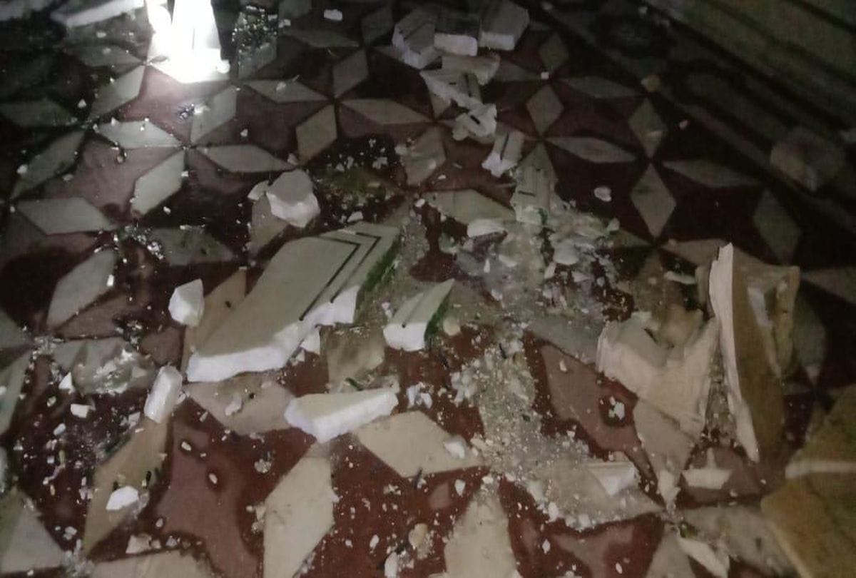 Yamuna side railing fell in Taj Mahal due to the storm in agra