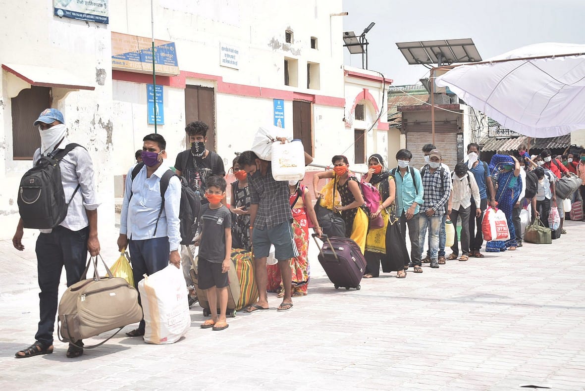 15 thousand migrants arrived from Mumbai by nine trains